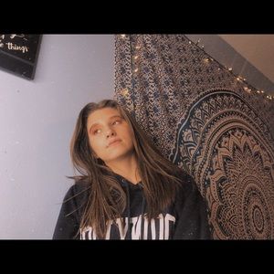 Meet your Posher, Cami